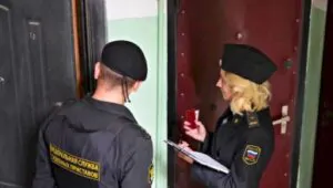 арест квартиры приставами